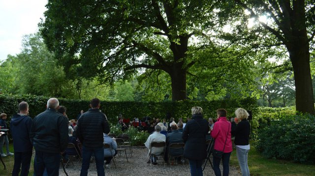 Efkes stille staon bie (vrijdag 22 juni 2018)